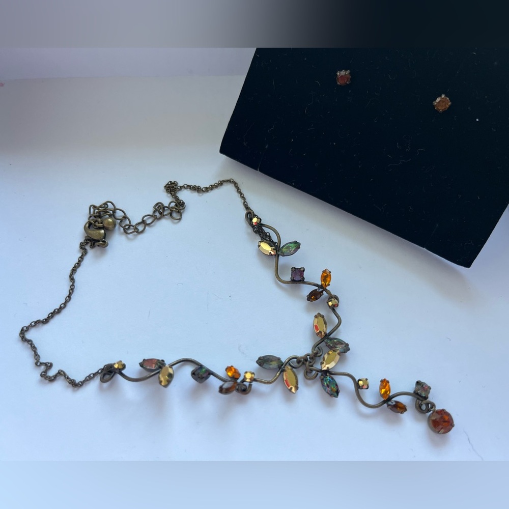 AVON New Y2K Iridescent Y Necklace and Earrings Giftset